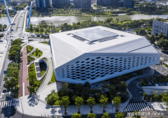 <b>取周边天然景不雅相得</b>